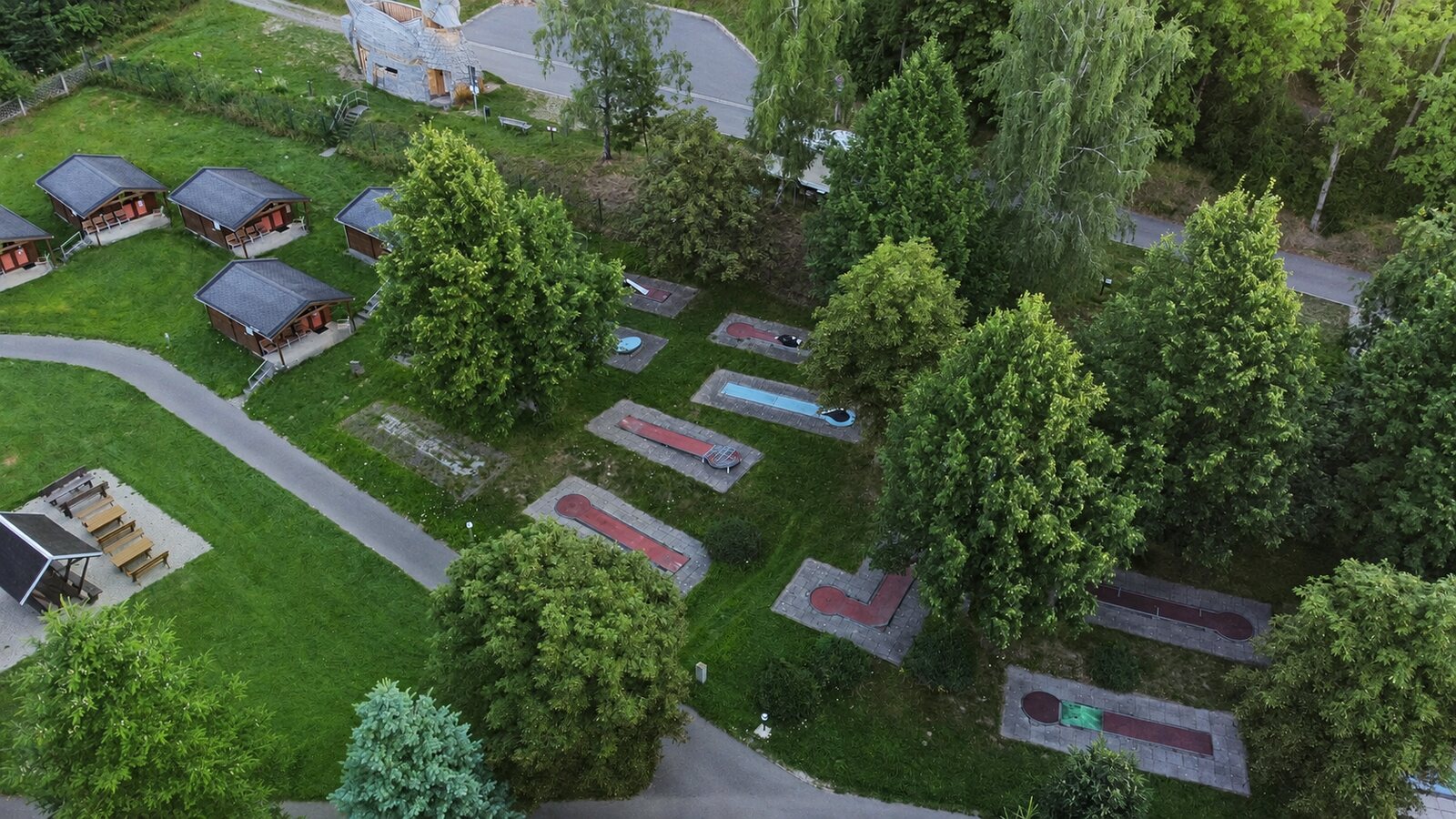 Luftaufnahme der Minigolfanlage am Kegelsberg in Gelenau