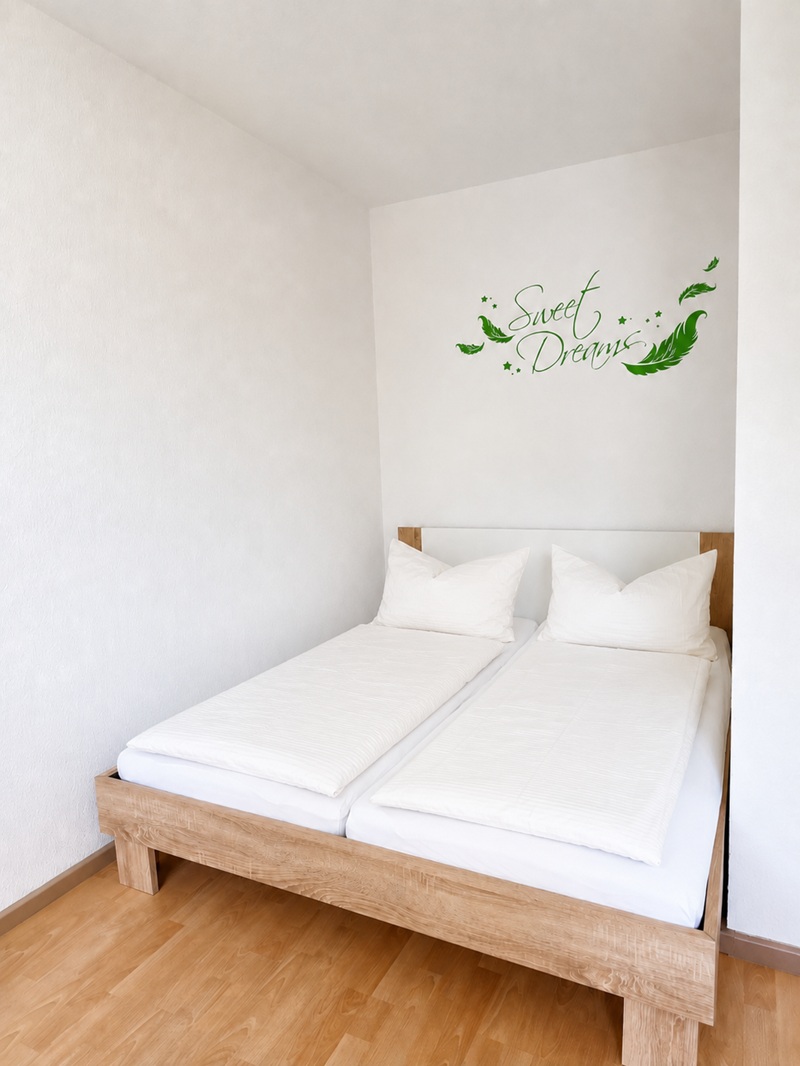 images/Unterkünfte/Ferienwohnungen/Karl%2054/Schlafzimmer%20.jpg#joomlaImage://local-images/Unterkünfte/Ferienwohnungen/Karl 54/Schlafzimmer .jpg?width=800&height=1066