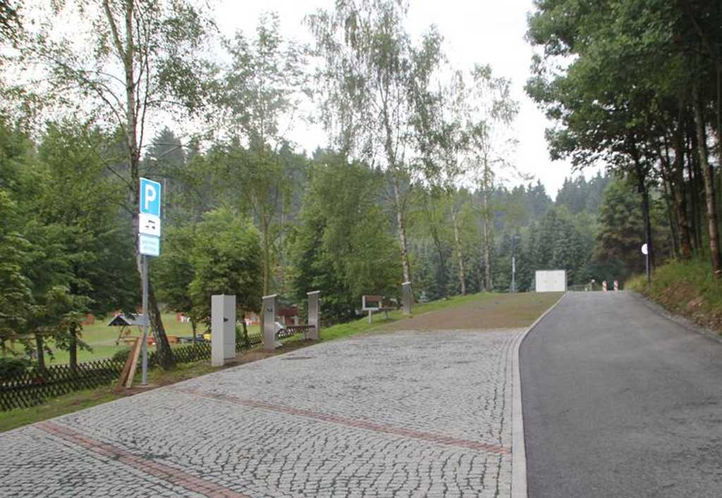 Wohnmobilstellplatz mit Ver- und Entsorgungsstationen